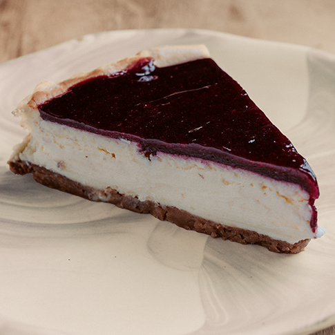 CHEESECAKE DE CHOCOLATE BLANCO Y UVA ISABELLA - PORCIÓN